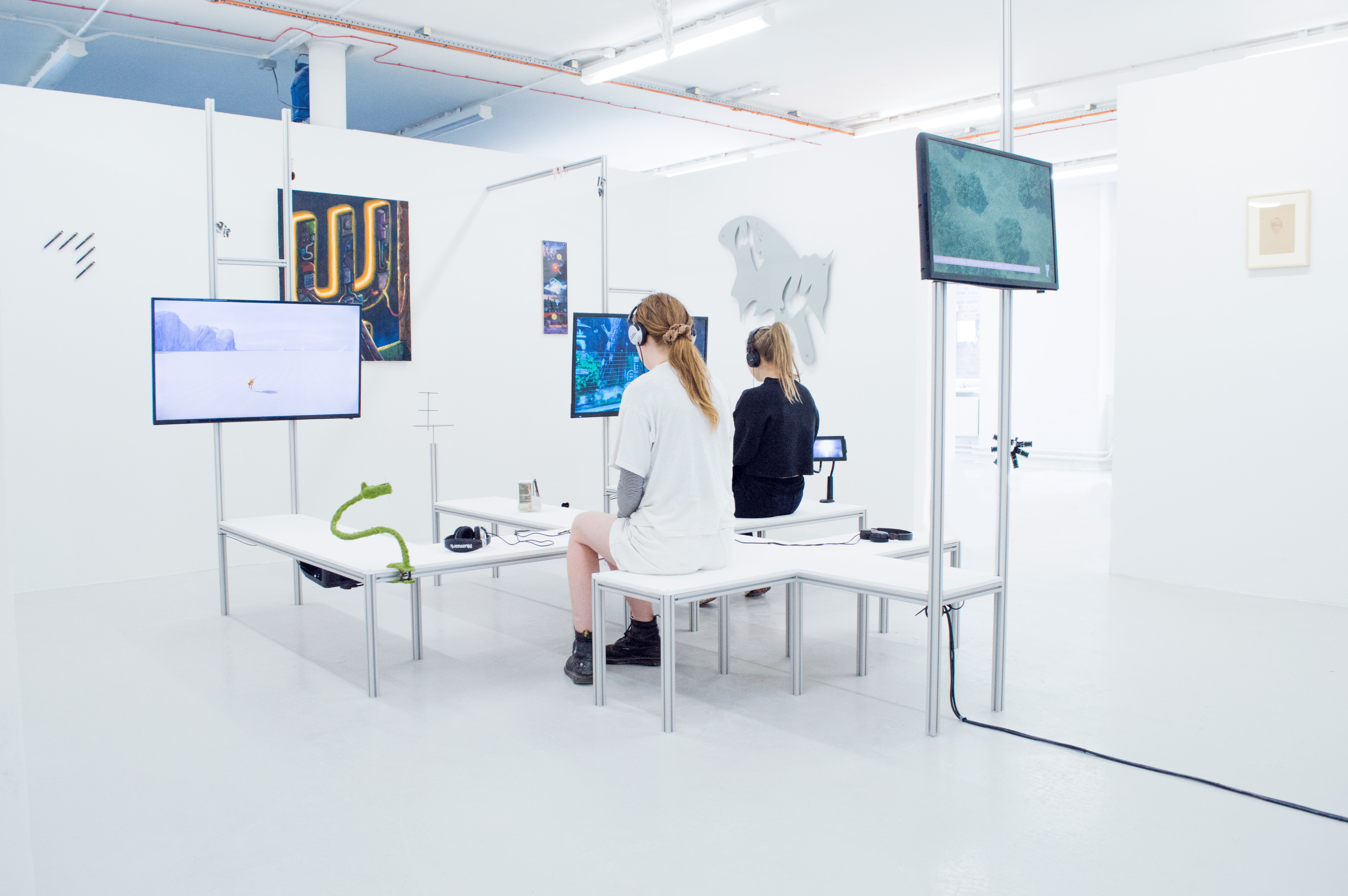 « Duty Free », corporatisation de l’espace public, idéaux utopiques et internet au Chelsea College of Arts de Londres